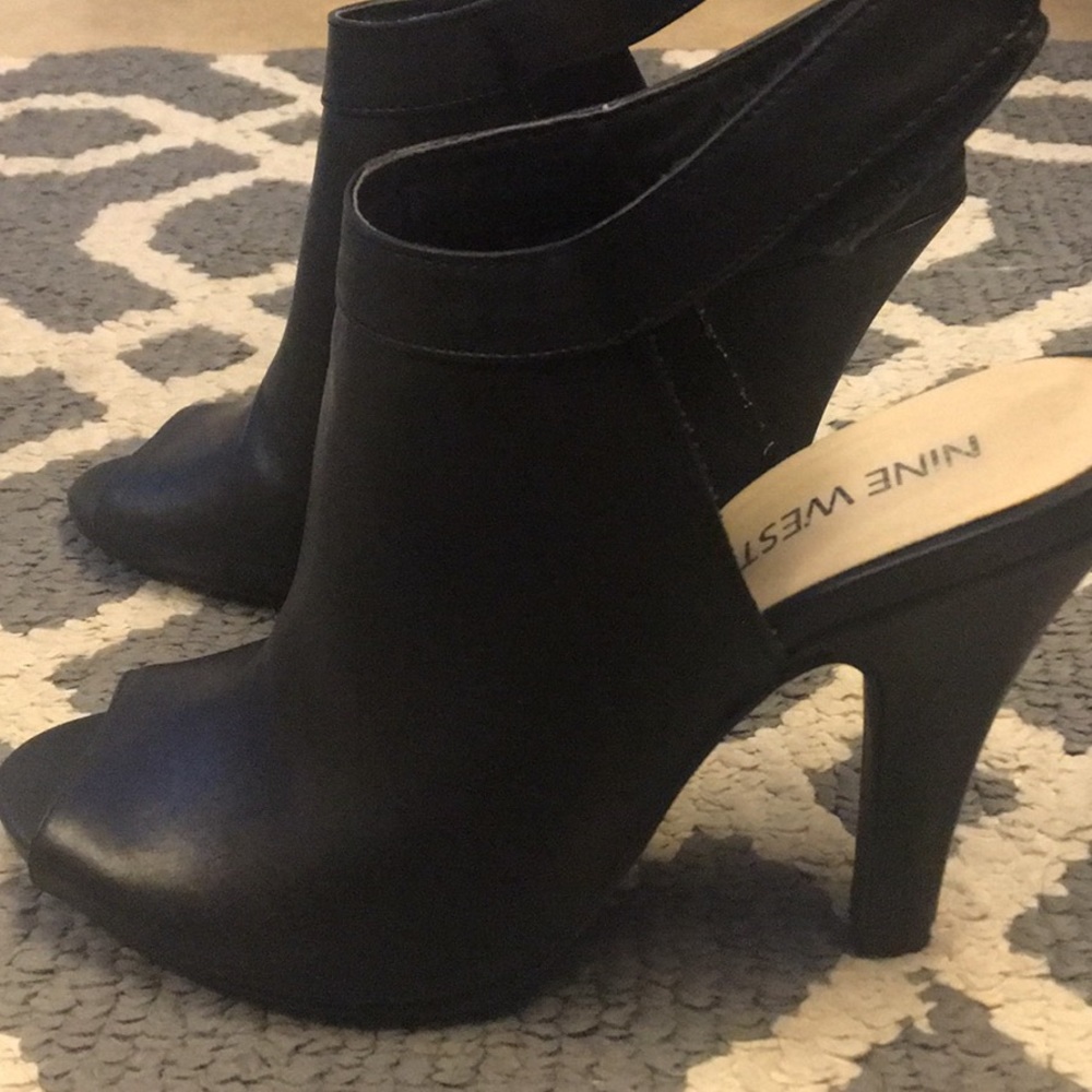 Nine West black shoes